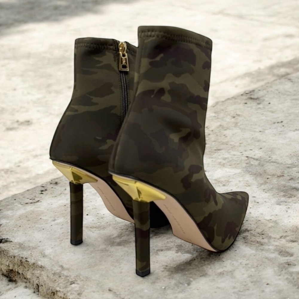 NWT Good American High Kickstand Scuba Heeled Bootie